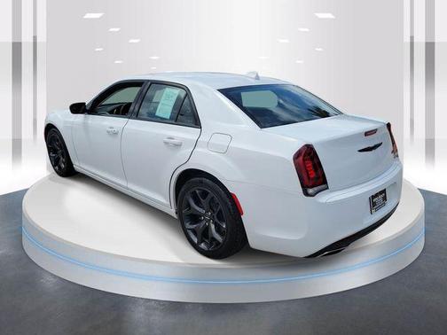 2022 Chrysler 300 Touring