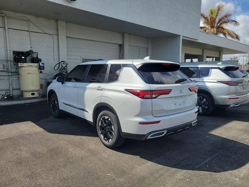 2023 Mitsubishi Outlander ES 2.5 2WD