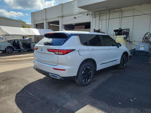 2023 Mitsubishi Outlander ES 2.5 2WD