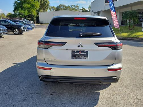 2025 Mitsubishi Outlander ES 2.5 2WD