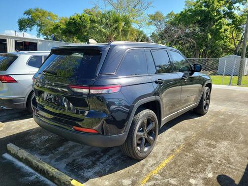 2024 Jeep Grand Cherokee Altitude