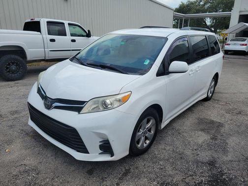 2018 Toyota Sienna LE