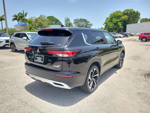 2025 Mitsubishi Outlander PHEV SE S-AWC