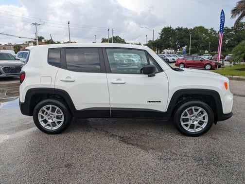 Alpine White Clearcoat 2023 Jeep Renegade Latitude