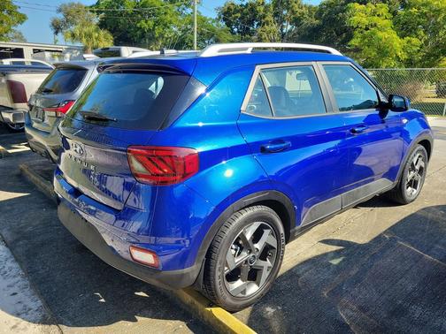 2023 Hyundai VENUE SEL
