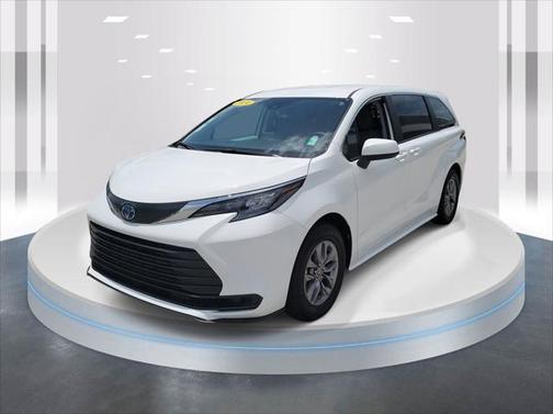 2024 Toyota Sienna LE