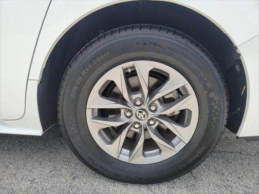 2024 Toyota Sienna LE