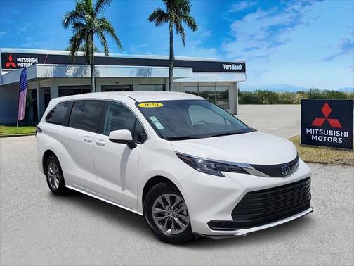 2024 Toyota Sienna LE