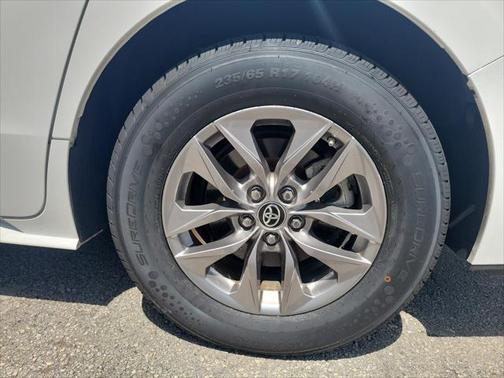 2024 Toyota Sienna LE