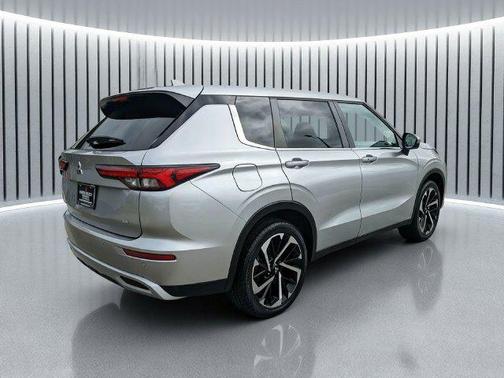 Alloy Silver Metallic 2023 Mitsubishi Outlander SE S-AWC