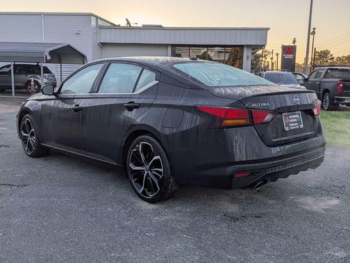 Super Black 2025 Nissan Altima SR FWD
