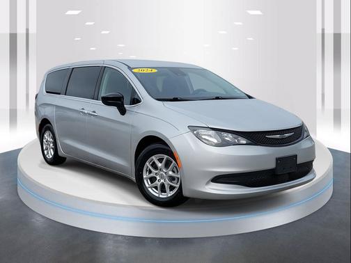 2024 Chrysler Voyager LX