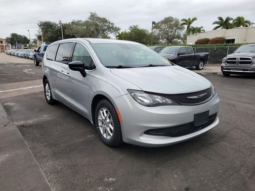 2024 Chrysler Voyager LX