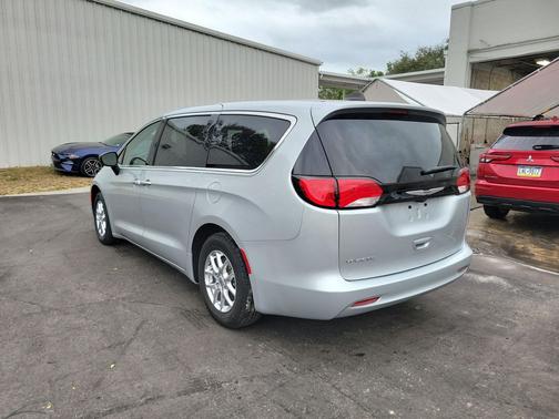 2024 Chrysler Voyager LX