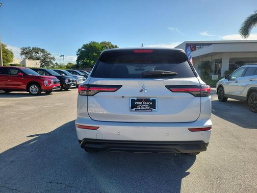 2025 Mitsubishi Outlander ES 2.5 2WD