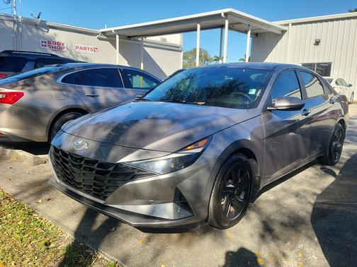 2022 Hyundai ELANTRA SEL