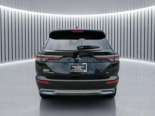 Black Diamond 2026 Mitsubishi Outlander SE