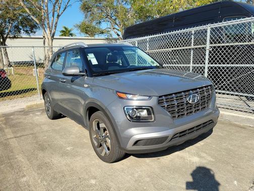 2025 Hyundai VENUE SEL