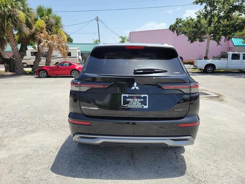 2025 Mitsubishi Outlander PLATINUM EDITION 2.5 S-AWC