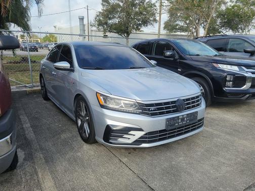 2017 Volkswagen Passat 1.8T R-Line w/Comfort