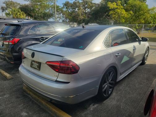 2017 Volkswagen Passat 1.8T R-Line w/Comfort