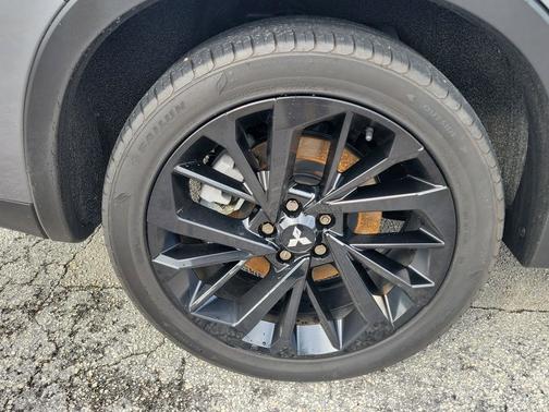 2022 Mitsubishi Outlander Black Edition 2WD