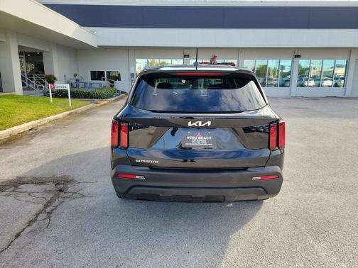2023 Kia Sorento LX