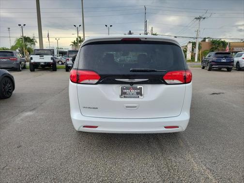 2023 Chrysler Voyager LX