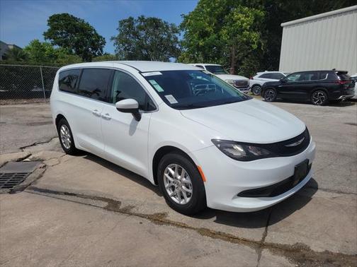 2023 Chrysler Voyager LX