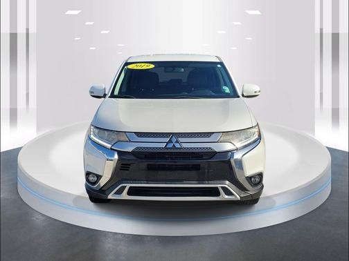 Pearl White 2019 Mitsubishi Outlander SE