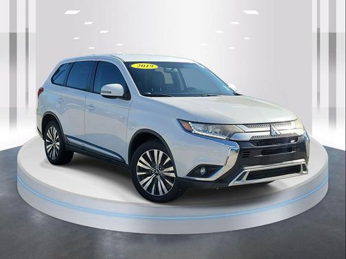 Pearl White 2019 Mitsubishi Outlander SE