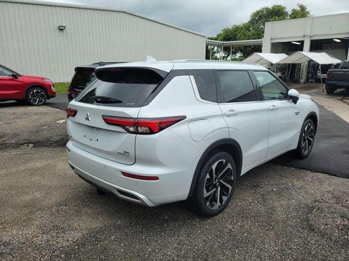 White 2023 Mitsubishi Outlander PHEV SEL