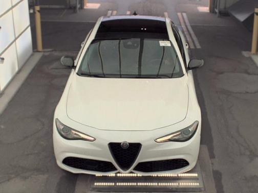 Trofeo White Tri-Coat 2019 Alfa Romeo Giulia Ti Sport