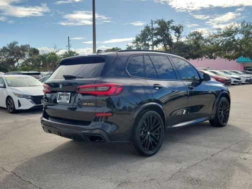 2022 BMW X5 M50i