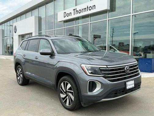 Platinum Gray Metallic 2025 Volkswagen Atlas 2.0T SE w/Technology