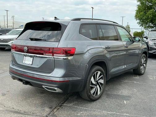 Platinum Gray Metallic 2025 Volkswagen Atlas 2.0T SE w/Technology