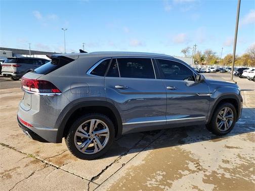 2024 Volkswagen Atlas Cross Sport 2.0T SEL R-Line