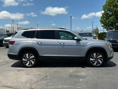 Silver Mist Metallic 2025 Volkswagen Atlas 2.0T SE
