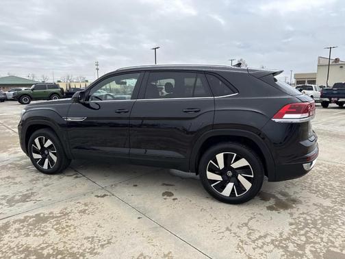 2025 Volkswagen Atlas Cross Sport 2.0T SE w/Technology