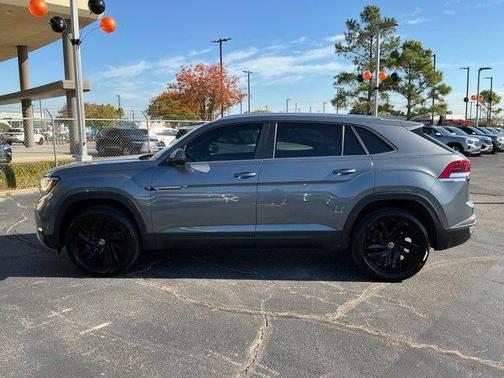 Platinum Gray Metallic 2023 Volkswagen Atlas Cross Sport 2.0T SE w/Technology