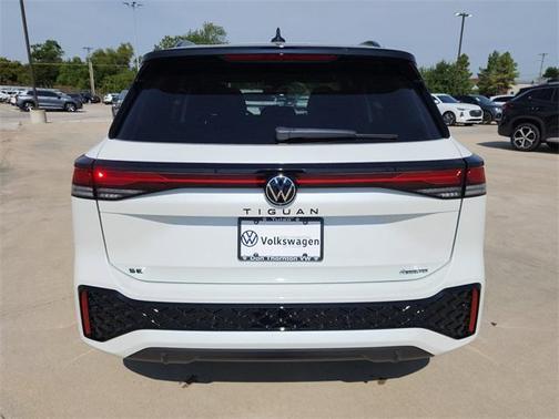 2025 Volkswagen Tiguan 2.0T SE R-Line Black