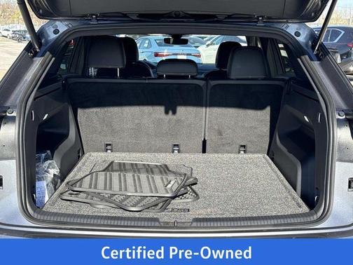 Platinum Gray Metallic 2025 Volkswagen Atlas Cross Sport 2.0T SE