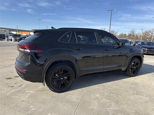 2026 Volkswagen Atlas Cross Sport 2.0T SEL R-Line Black