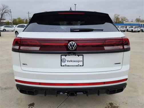 2026 Volkswagen Atlas Cross Sport 2.0T SEL R-Line Black