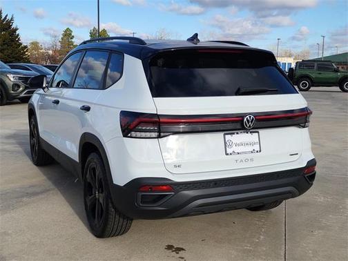 2026 Volkswagen Taos 1.5T SE Black