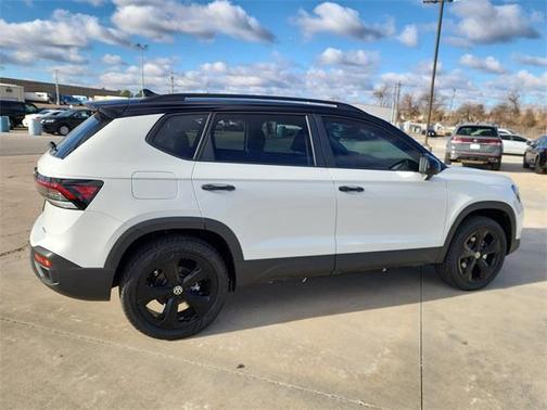 2026 Volkswagen Taos 1.5T SE Black