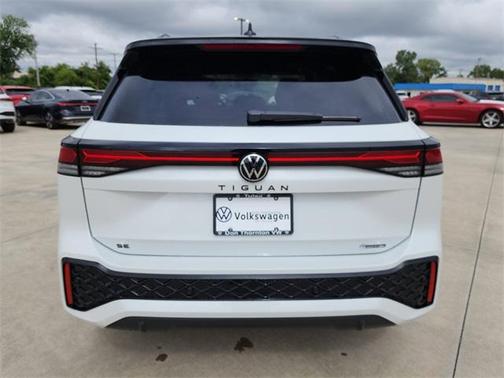 2025 Volkswagen Tiguan 2.0T SE R-Line Black