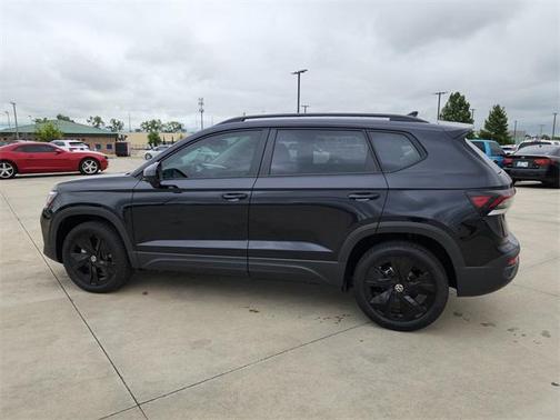 2025 Volkswagen Taos 1.5T SE Black