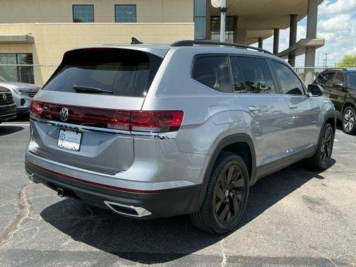 Silver Mist Metallic 2026 Volkswagen Atlas 2.0T SE W/TECHNOLOGY