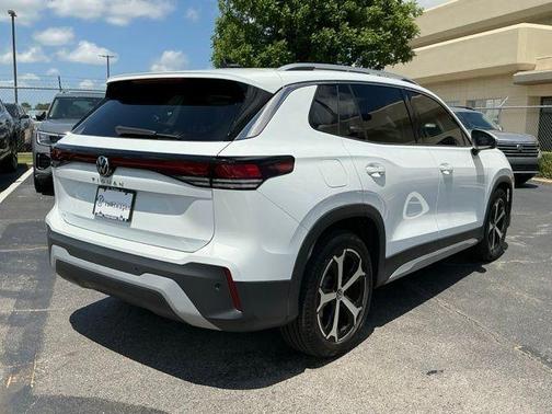 Pure White 2026 Volkswagen Tiguan 2.0T SE